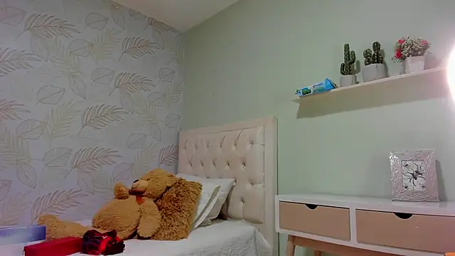 TianaReedd online show from 24, 2, 2025