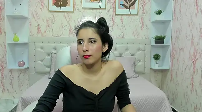 Snapshot of VICTORIA_HOUSTON chatting on 1, 2, 2025 VICTORIA HOUSTON online show from 1, 2, 2025