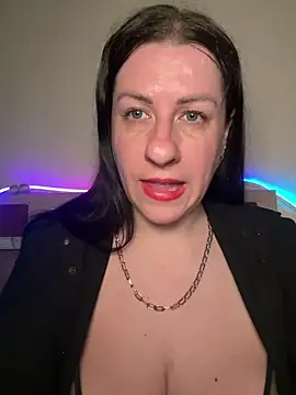 Evelinia online show from 4, 5, 2026