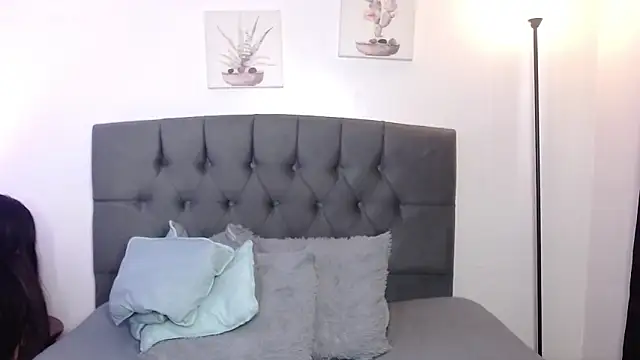 Snapshot of ailyn_miranda chatting on 17, 12, 2025 ailyn miranda online show from 17, 12, 2025