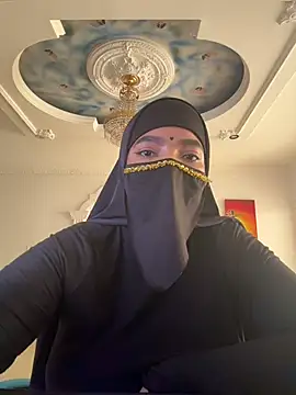 Snapshot of malak_nanyy chatting on 15, 5, 2026 malak nanyy online show from 15, 5, 2026