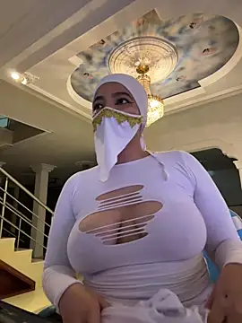 malak nanyy online show from 12, 4, 2026