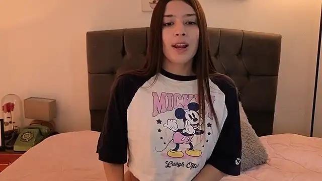 Snapshot of Emma_Lombardi chatting on 24, 4, 2026 Emma Lombardi online show from 24, 4, 2026