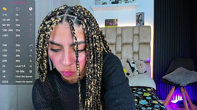 Snapshot of little_sophie18 chatting on 18, 10, 2025 little sophie18 online show from 18, 10, 2025