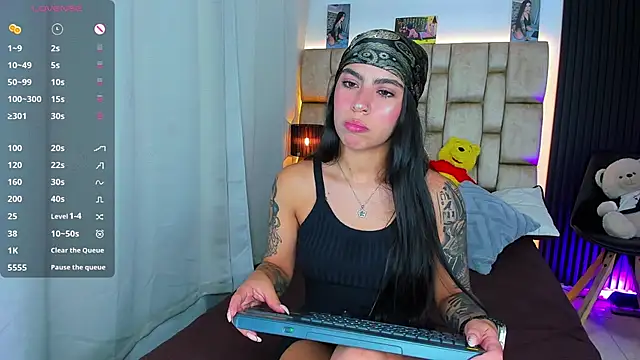 Snapshot of little_sophie18 chatting on 2, 11, 2025 little sophie18 online show from 2, 11, 2025