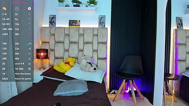 Snapshot of little_sophie18 chatting on 1, 11, 2025 little sophie18 online show from 1, 11, 2025