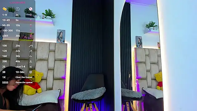 Snapshot of little_sophie18 chatting on 13, 11, 2025 little sophie18 online show from 13, 11, 2025