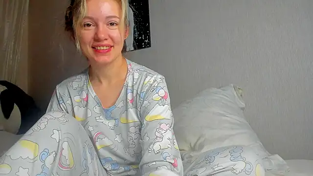 foxy blond online show from 23, 12, 2025