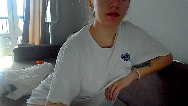 foxy blond online show from 24, 4, 2026