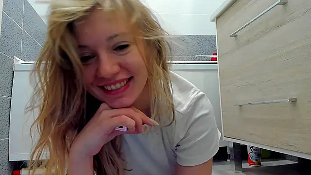 foxy blond online show from 22, 4, 2026