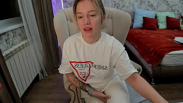 foxy blond online show from 18, 2, 2026