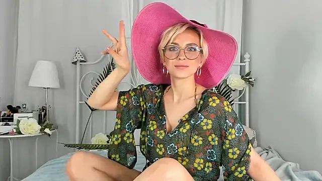 Snapshot of SakuFox chatting on 31, 10, 2025 SakuFox online show from 31, 10, 2025