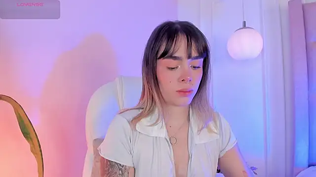 Lucy Vega online show from 4, 12, 2025