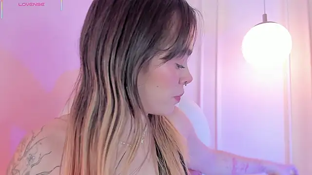 Lucy Vega online show from 19, 1, 2026