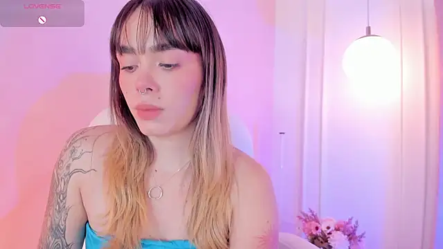 Lucy Vega online show from 17, 12, 2025