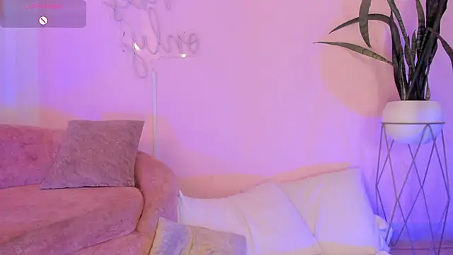 Lucy Vega online show from 8, 11, 2025