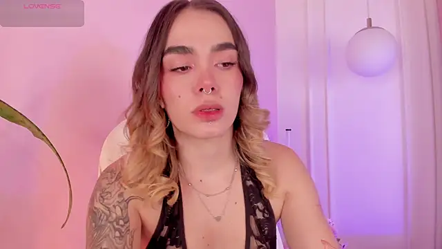 Lucy Vega online show from 30, 10, 2025