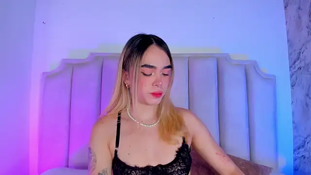 Lucy Vega online show from 22, 3, 2025