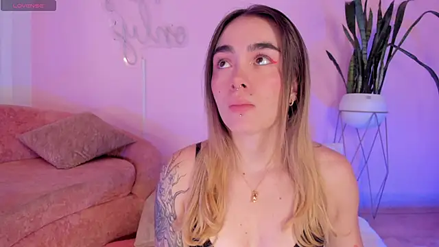 Lucy Vega online show from 1, 11, 2025