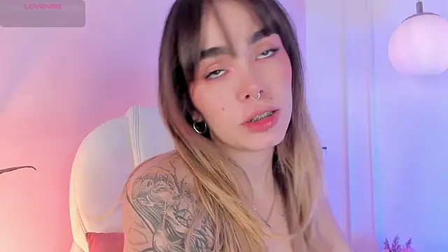 Lucy Vega online show from 10, 11, 2025