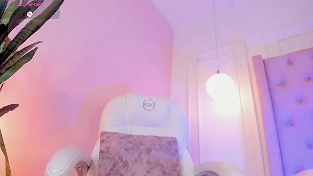 Lucy Vega online show from 18, 12, 2025