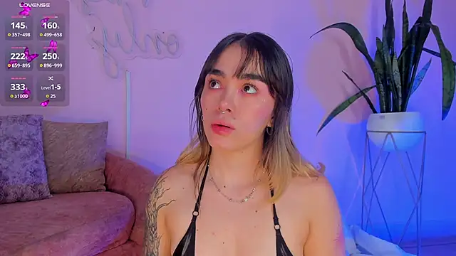 Lucy Vega online show from 15, 11, 2025