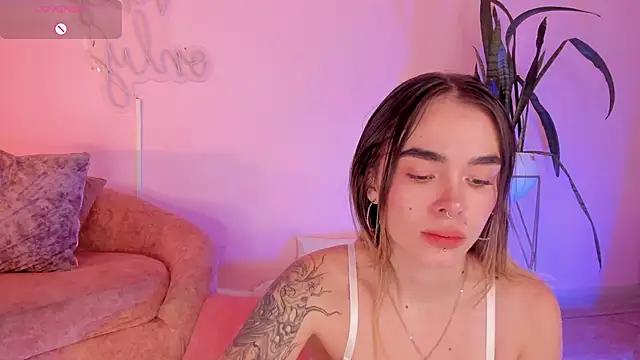 Lucy Vega online show from 29, 10, 2025