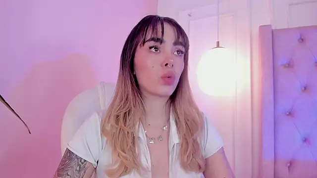 Lucy Vega online show from 15, 12, 2025