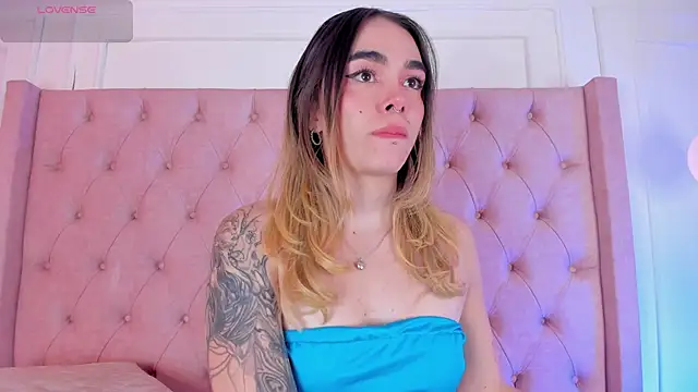 Lucy Vega online show from 22, 10, 2025