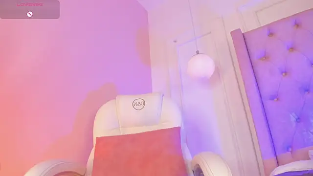 Lucy Vega online show from 14, 11, 2025