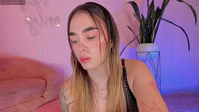 Lucy Vega online show from 31, 10, 2025