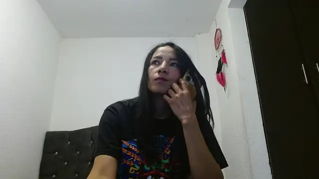 Snapshot of canela-hot34 chatting on 23, 10, 2025 canela-hot34 online show from 23, 10, 2025