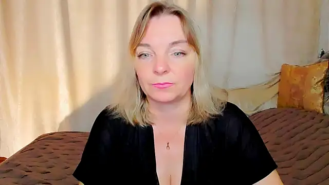 Snapshot of Regina__blue chatting on 21, 9, 2025 Regina blue online show from 21, 9, 2025