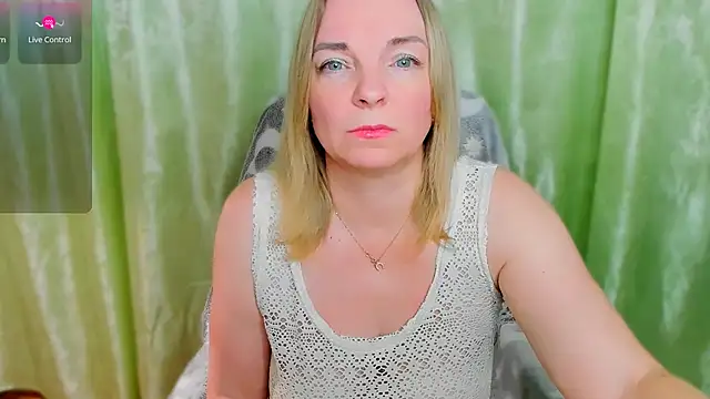 Snapshot of Regina__blue chatting on 7, 3, 2025 Regina blue online show from 7, 3, 2025