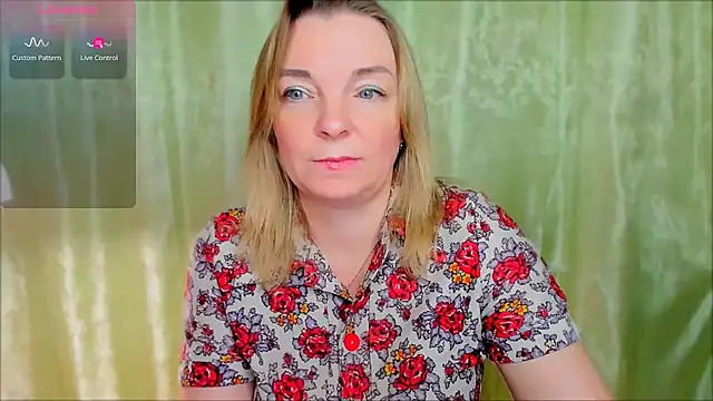 Snapshot of Regina__blue chatting on 4, 3, 2025 Regina blue online show from 4, 3, 2025