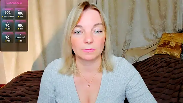 Snapshot of Regina__blue chatting on 9, 9, 2025 Regina blue online show from 9, 9, 2025