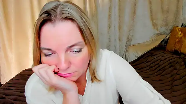 Snapshot of Regina__blue chatting on 14, 9, 2025 Regina blue online show from 14, 9, 2025