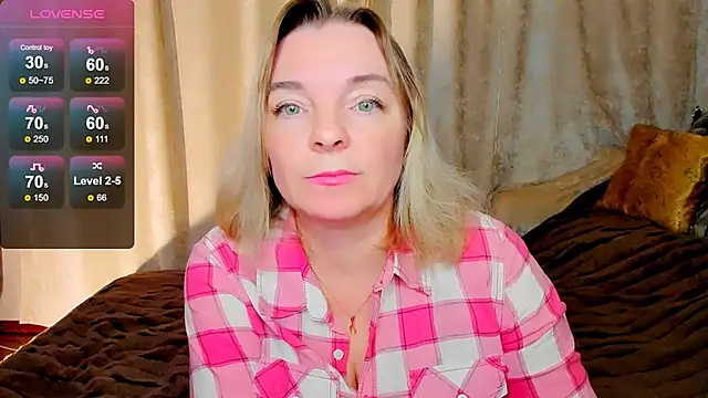 Snapshot of Regina__blue chatting on 5, 10, 2025 Regina blue online show from 5, 10, 2025