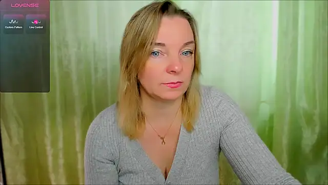 Snapshot of Regina__blue chatting on 2, 3, 2025 Regina blue online show from 2, 3, 2025