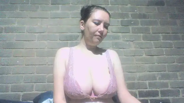 Snapshot of EksJouneMwah chatting on 7, 11, 2025 EksJouneMwah online show from 7, 11, 2025