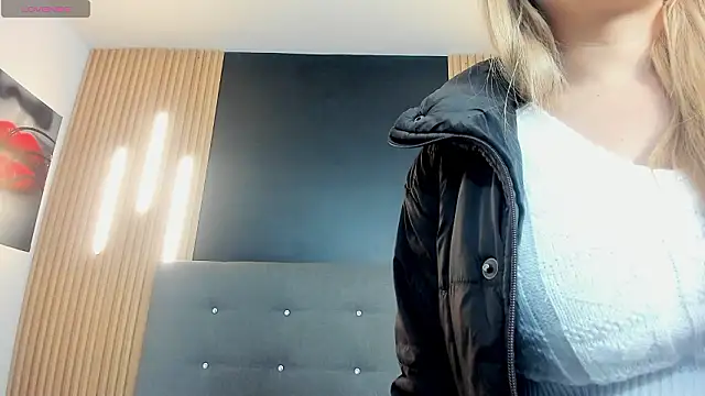 EvaaLovia1 online show from 5, 3, 2026