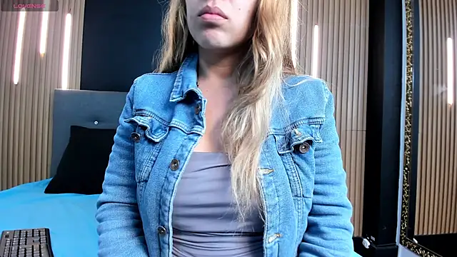 EvaaLovia1 online show from 8, 4, 2026