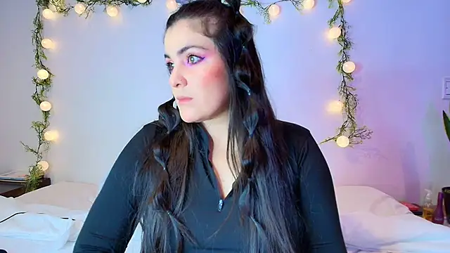 Amara vega online show from 10, 4, 2026