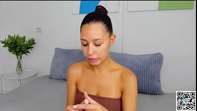 Snapshot of SelenaRousey chatting on 2, 8, 2026 SelenaRousey online show from 2, 8, 2026