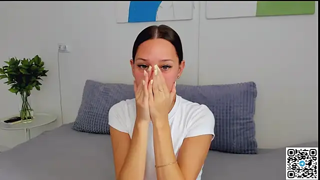 Snapshot of SelenaRousey chatting on 18, 7, 2026 SelenaRousey online show from 18, 7, 2026