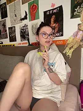 MoonAgnes online show from 7, 7, 2026