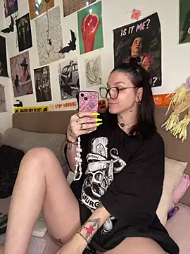 MoonAgnes online show from 8, 7, 2026