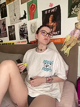 MoonAgnes online show from 7, 7, 2026