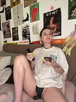 MoonAgnes online show from 7, 7, 2026