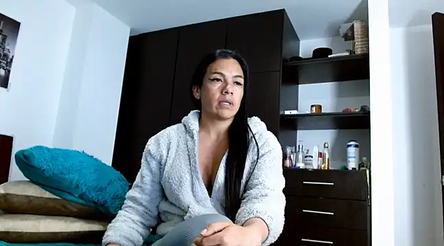 chicafitcaliente online show from 17, 2, 2025